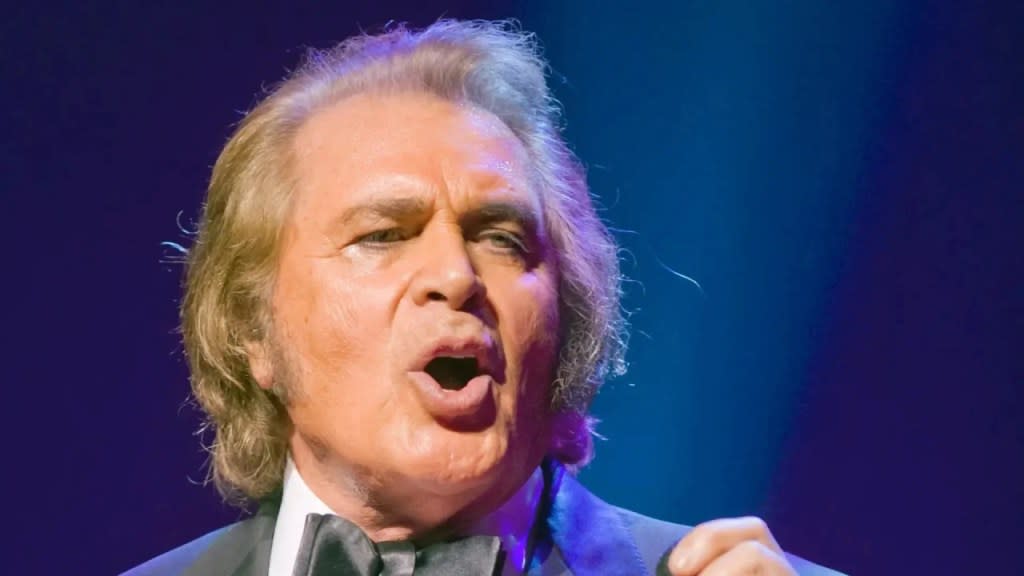 Engelbert Humperdinck performing live on stage
